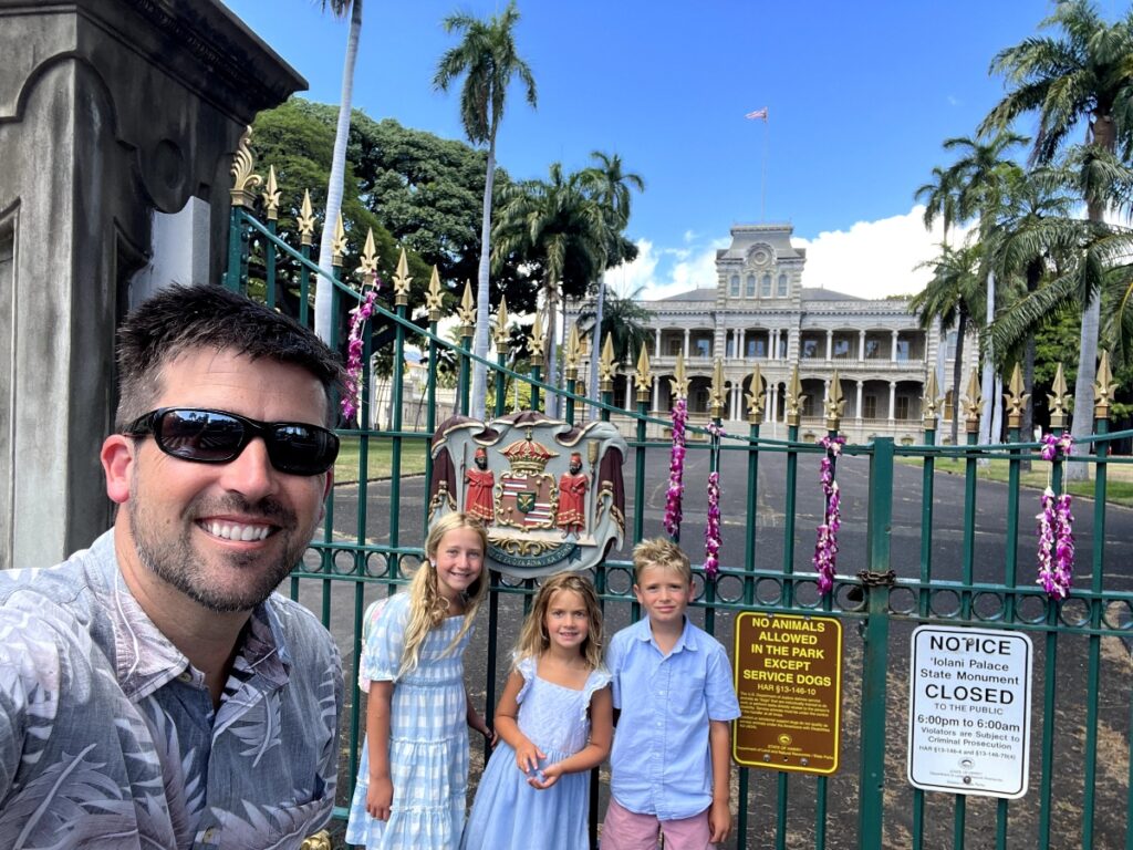 things to do on Oahu with kids - Iolani Palace